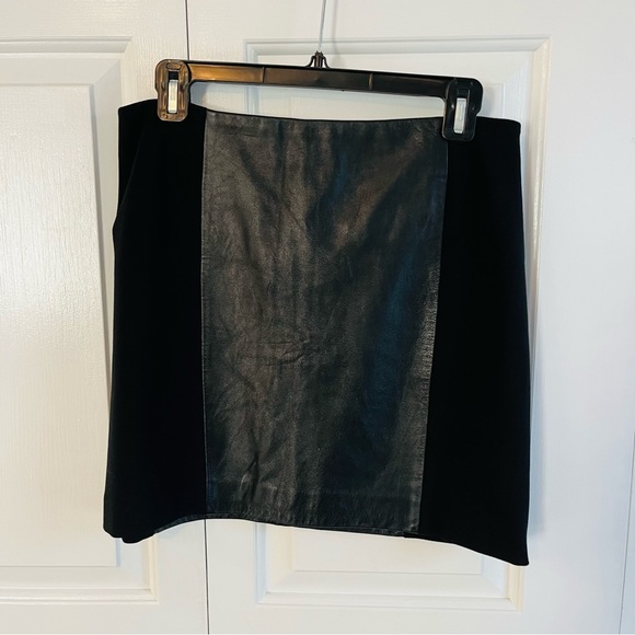 Madewell Leather Mini Skirt, Size 8 - Picture 2 of 6